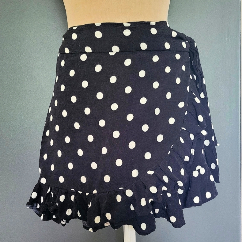 ZARA Black+White Polka Dot Wrap Skort. Size:L ( runs small)